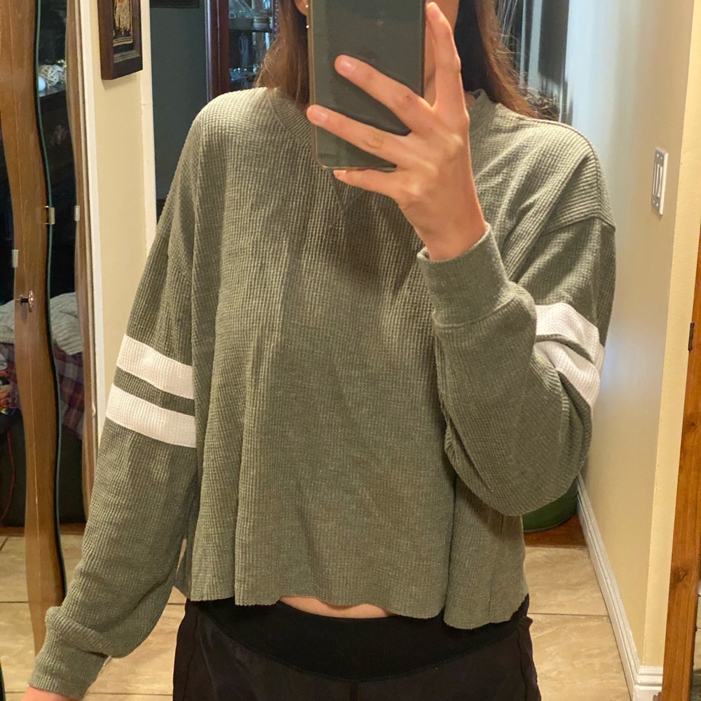 hollister long stripped sleeve crop